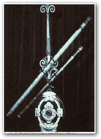 Galileo Galilei y el telescopio que construyó, con él observó las cuatro estrellas mediceas