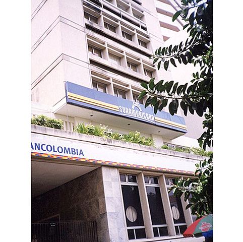 GRUPO DE BANCA UNIVERSAL