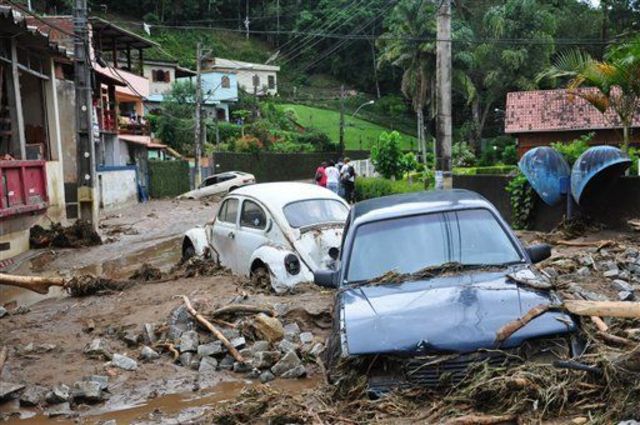 Floods and Landslides Kill Hundreds in Rio de Janeiro (State)