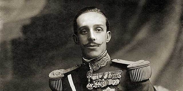 Alfonso XIII accede al trono