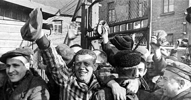 Los soviéticos liberan el Campo de Auschwitz.