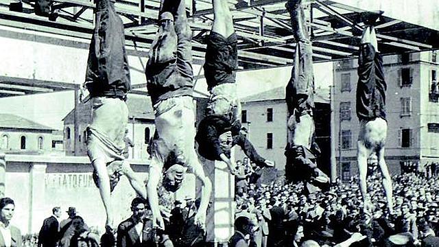 Mussolini es capturado y ejecutado.
