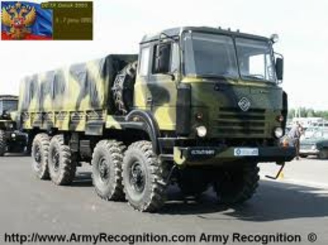 Explotan camiones del ejercito cargados con dinamita