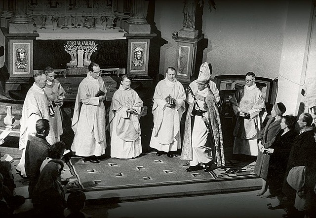Kvinnor vigs till präst  År 1960