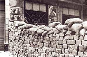 Lucha entre sí en Barcelona distintas fuerzas republicanas enfrentadas a causa de la revolución militar.