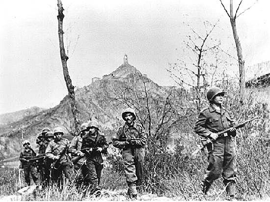 Começa a Batalha de Monte Cassino na Itália com participação de soldados brasileiros do lado dos aliados.