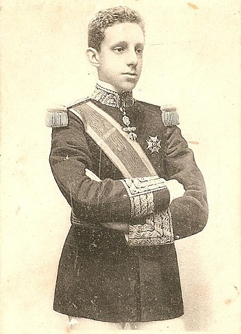 Alfonso XIII accede al trono