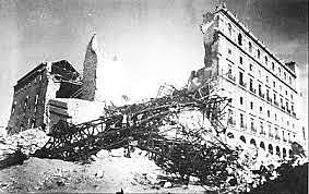 El general Francisco Franco decide destinar una importante parte de sus fuerzas para liberar a los rebeldes asediados en el Alcázar de Toledo. Franco concentra el poder entre los sublevados: es designado generalísimo y jefe del gobierno.