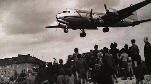 Alemanha bombardeia a Inglaterra