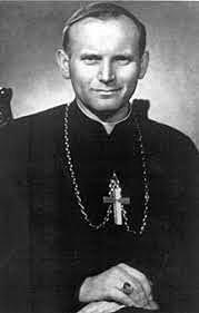 karol se ordena sacerdote en la capilla privada arzobispal.