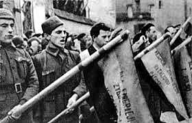 La revolución social se extiende por la zona republicana. Comienza la represión a cargo de grupos descontrolados contra el clero y los acusados de apoyar a los sublevados.