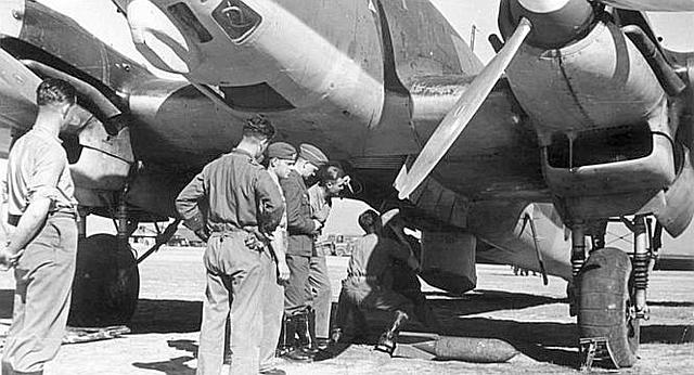 Adolf Hitler crea la Legión Cóndor para ayudar a los franquistas.