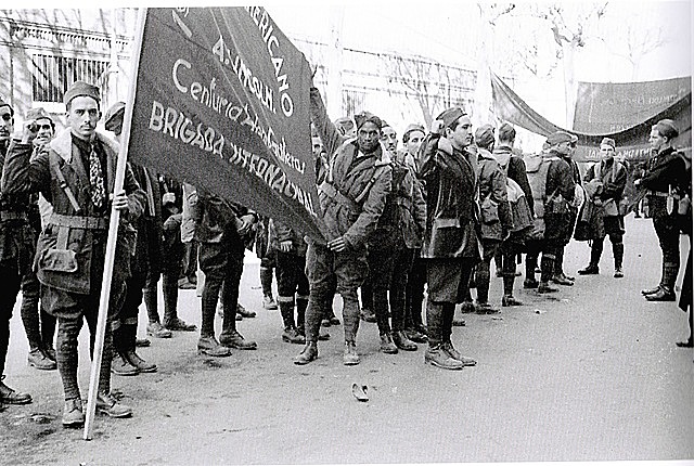 La URSS envía sus primeros equipos de ayuda a los republicanos. Llegan los primeros miembros de las Brigadas Internacionales