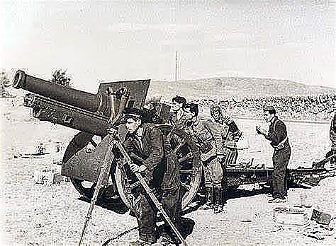 Málaga cae en poder de los franquistas, auxiliados por tropas italianas, el día 3. La inmediata represión se cobra miles de muertos.