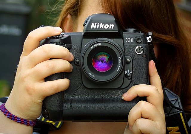 NIKON D1