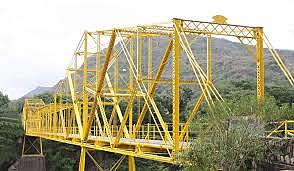 Primer puente metálico