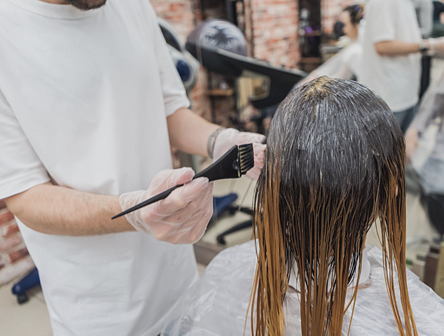 Leila's Different Phases -- Identity vs. Identity Confusion