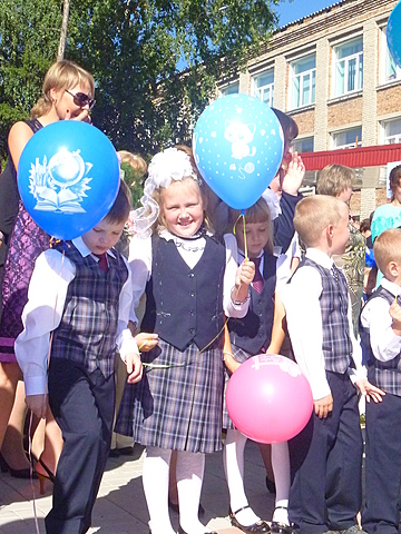 Настя пошла в школу