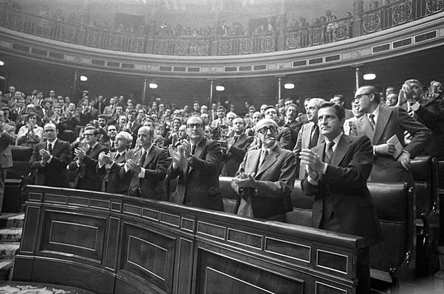 Se aprueba la amnistía para delitos políticos