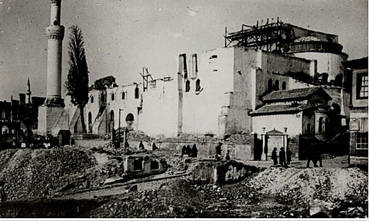 1493 μ.χ Το 1493 μ.χ. ο Ναός μετατρέπεται σε μουσουλμανικό τέμενος με το όνομα Κασημιά Τζαμί και παρέμεινε στην κατάσταση αυτή μέχρι την απελευθέρωση της πόλης.