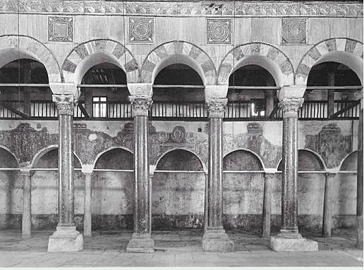 1430 μ.χΤο 1430μ.χ μετά την άλωση της Θεσσαλονίκης από τους Οθωμανούς, ο ναός δέχθηκε βάναυση λεηλασία σε σημείο που οι τοίχοι έμειναν γυμνοί.