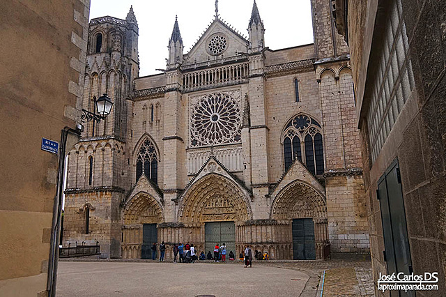 BASÍLICA CATEDRAL DE SAN PEDRO DE POITIERS