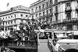 La revolución social se extiende a la zona republicana. Comienza la represión contra el clero y los acusados de apoyar a los sublevados. Estos obtienen un tercio del territorio español e institucionalizan la represión contra quienes se resisten.