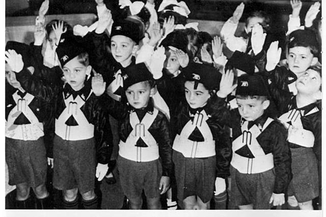 Propaganda e "fascistizzazione"