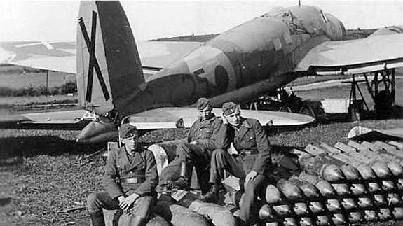 Adolf Hitler crea la Legión Cóndor para ayudar a los franquistas.