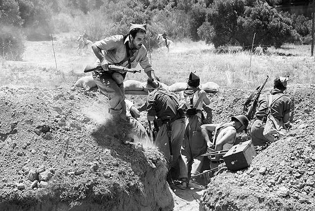 Decisiva derrota de las fuerzas republicanas en la batalla del Ebro.