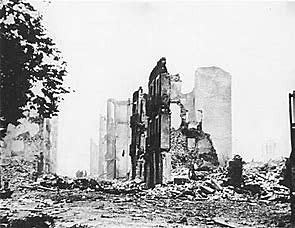La ciudad vasca de Guernica sufre un brutal bombardeo el día 26 a cargo de la Legión Cóndor.