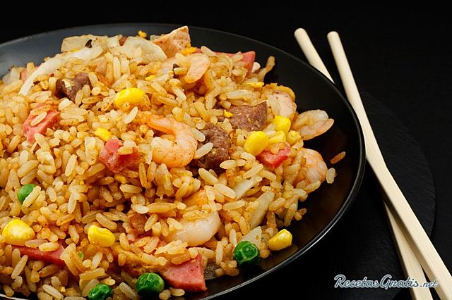 Se domestica el arroz en china