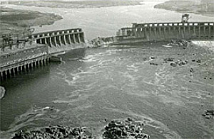 Підрив радянськими військами греблі Дніпрогесу.