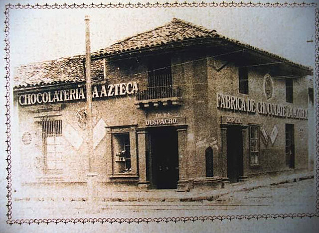 Fundación de la fábrica de chocolates "La Azteca", en Orizaba, Veracruz.