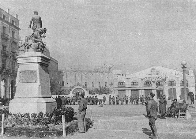 El gobierno de Negrín abandona Barcelona y se dirige a Figueras (Gerona) poco antes de que la capital catalana cayera en manos franquistas.