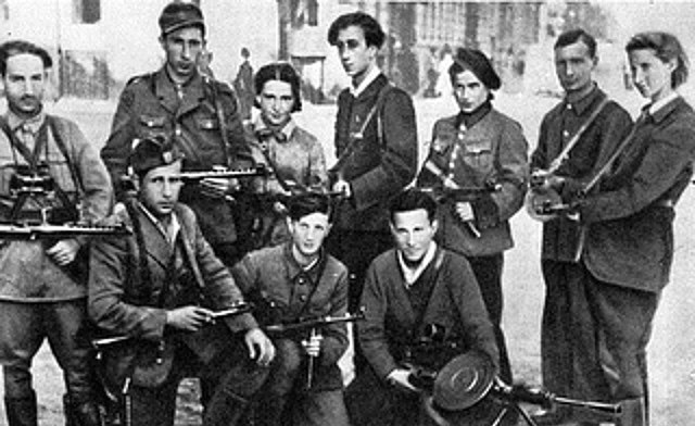 La URSS envía sus primeros equipos de ayuda a los republicanos. Llegan los primeros miembros de las Brigadas Internacionales.