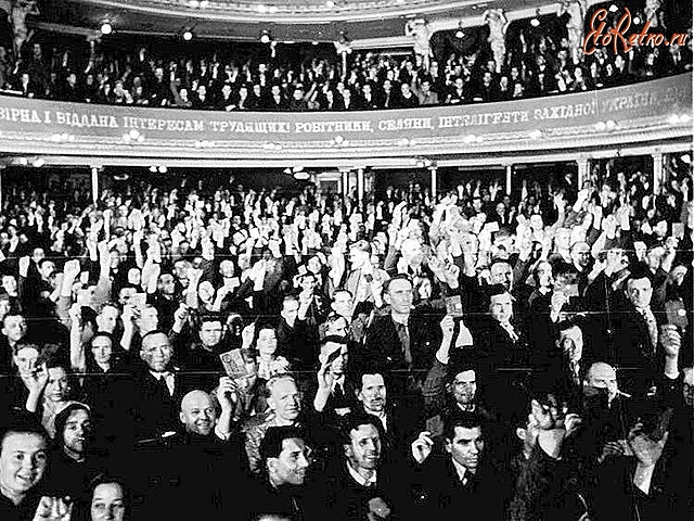 Народні збори західної України одностайно ухвалили рішення про встановлення радянського ладу, возз’єднання з Українською РСР та початок колективізації.