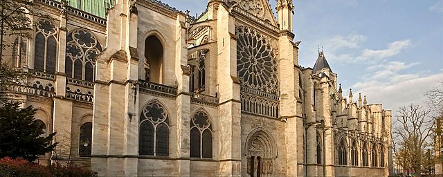 PRIMERA CONSTRUCCIÓN GÓTICA