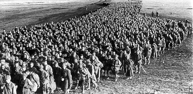 напад ІІІ Райху на Радянський Союз,&nbsp;Україна стає найбільшим у світі полем бою між тоталітарними режимами.