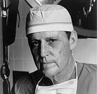 Starlz realizó un primer trasplante hepático en el hombre.