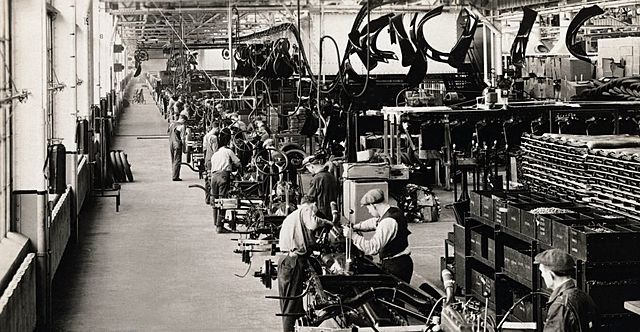 Prva avtomobilska tovarna z množično proizvodnjo s tekočim trakom