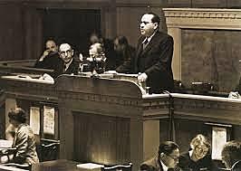 El gobierno de Negrín abandona Barcelona y se dirige a Figueras (Gerona) poco antes de que la capital catalana cayera en manos franquistas