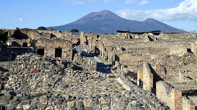 1748 Ruins of Pompeii rediscovered.