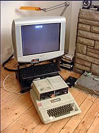 Prvo stolno, osobno računalo "APPLE II"