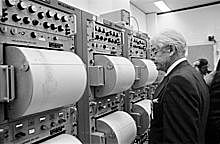 Maurice Ewing, la reflexión sísmica y la refracción en las plataformas oceánicas.