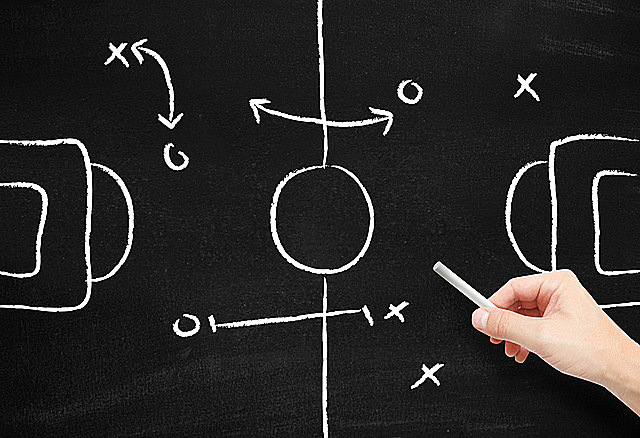 McCarthyv decide los productos a fabricar, los precios que tendrán y dónde y cómo venderse