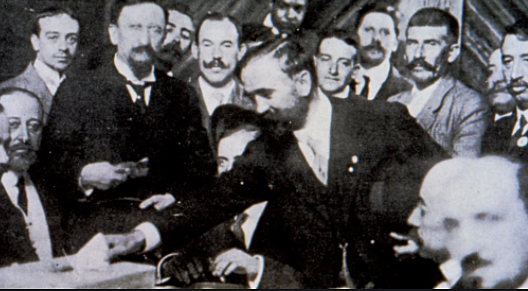 Los porfiristas en el Congreso reforman la constitución y autorizan la reelección por un periodo más