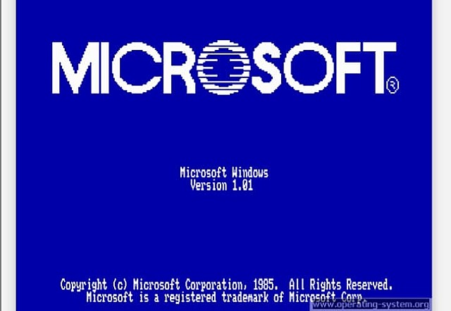 La empresa Microsoft lanza Windows 1.0.