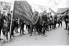 La URSS envía sus primeros equipos de ayuda a los republicanos. Llegan los primeros miembros de las Brigadas Internacionales