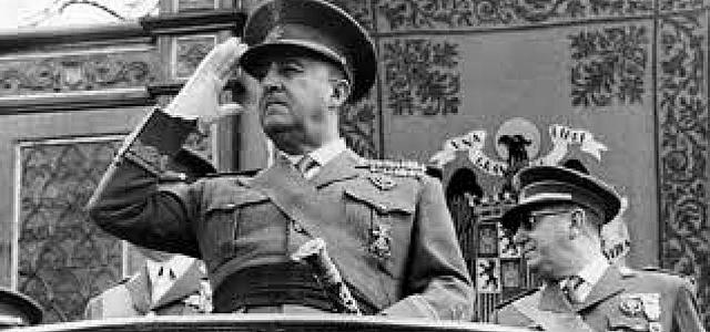 FRANCO PROMULGA EL DIA 19 EL LLAMADO DECRETO DE UNIFICACIÓN, POR MEDIO DEL CUAL CREA UNA ÚNICA FORMACIÓN POLÍTICA LEGAL BAJO SU MANDO: FET Y LA JONS